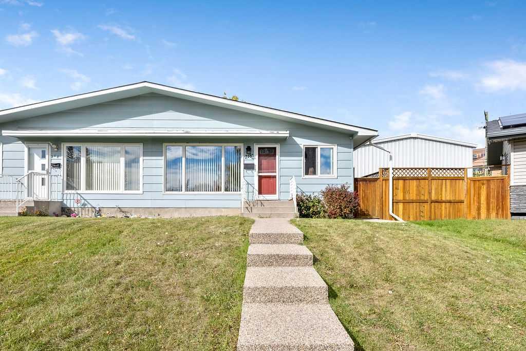 Picture for 218A Allan Crescent SE