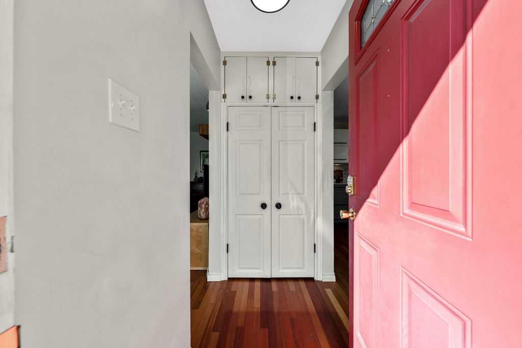 Picture for 218A Allan Crescent SE