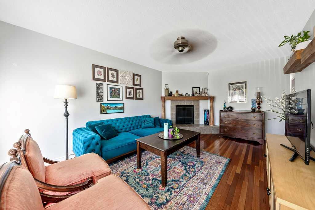 Picture for 218A Allan Crescent SE