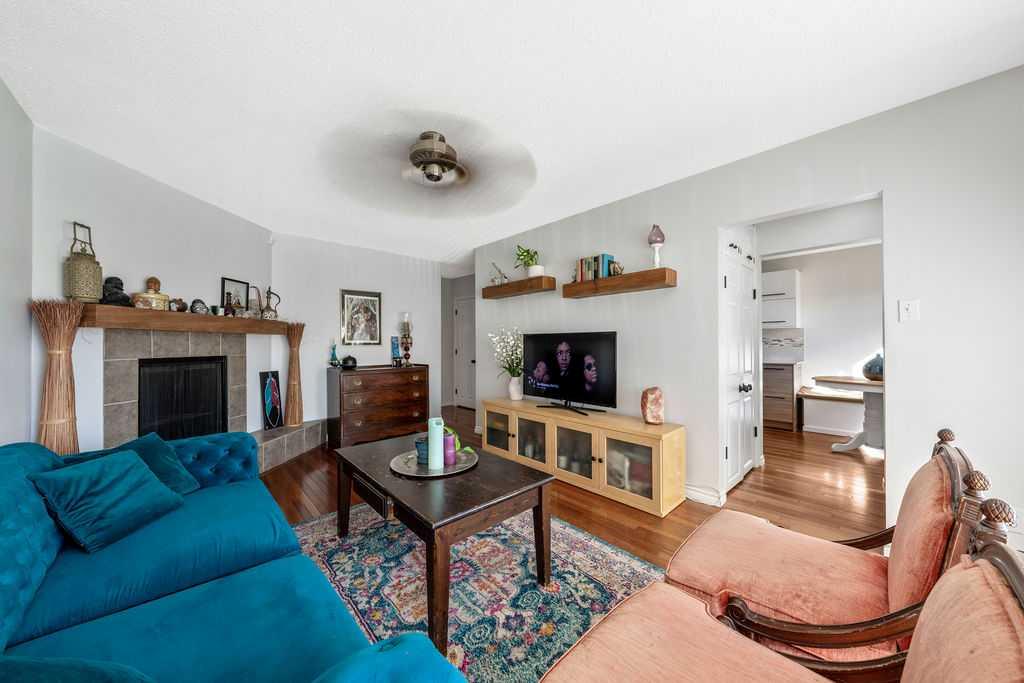 Picture for 218A Allan Crescent SE