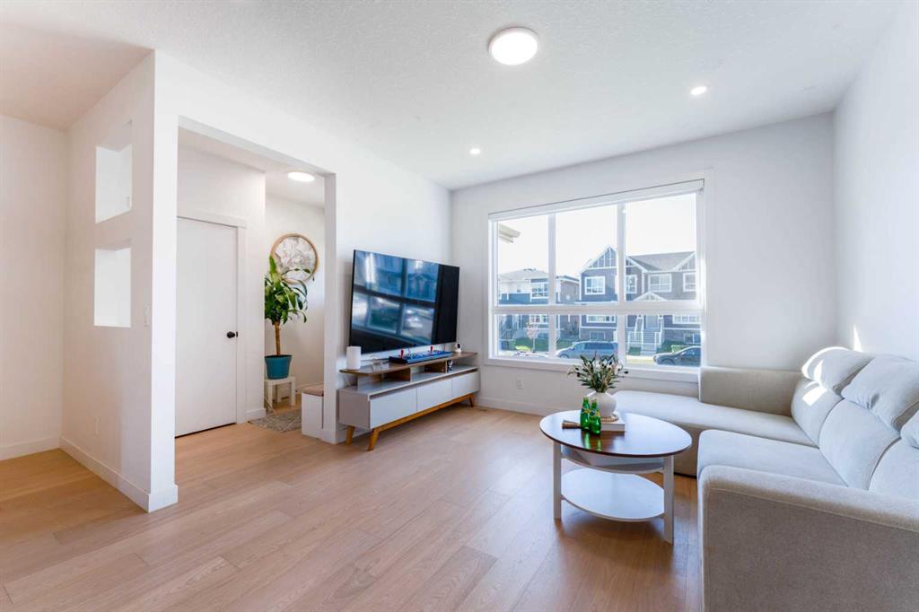 Picture for 452 Tekarra Drive NW