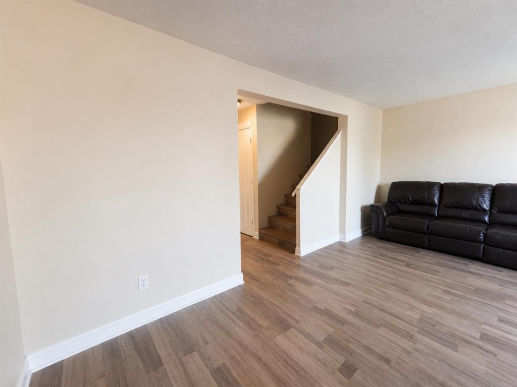 Picture for 90, 999 Canyon Meadows Drive SW