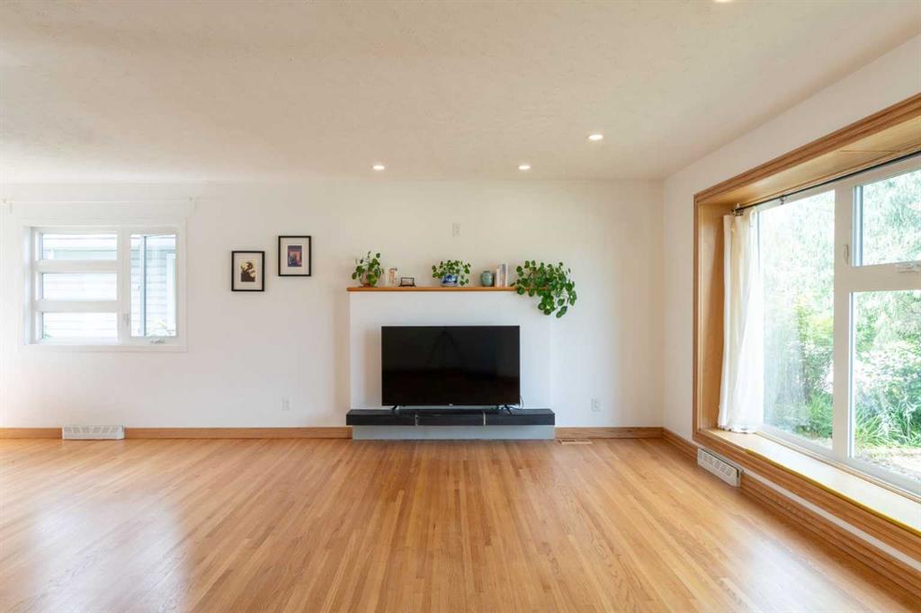 Picture for 29 Hillary Crescent SW
