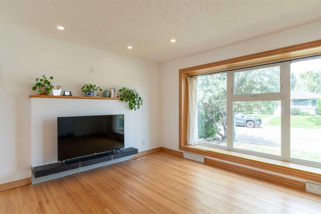 Picture for 29 Hillary Crescent SW