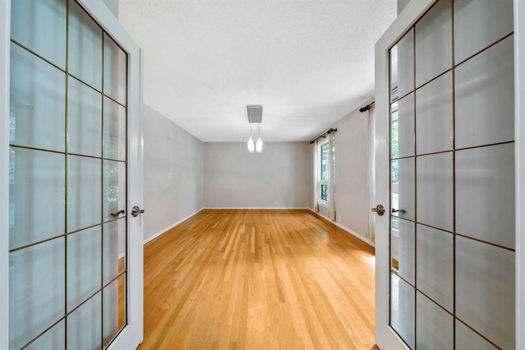 Picture for 224 Varsity Crescent NW