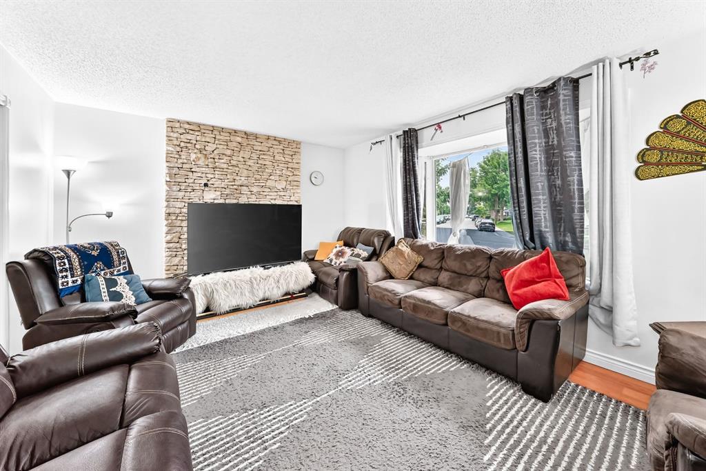 Picture for 983 Rundlecairn Way NE