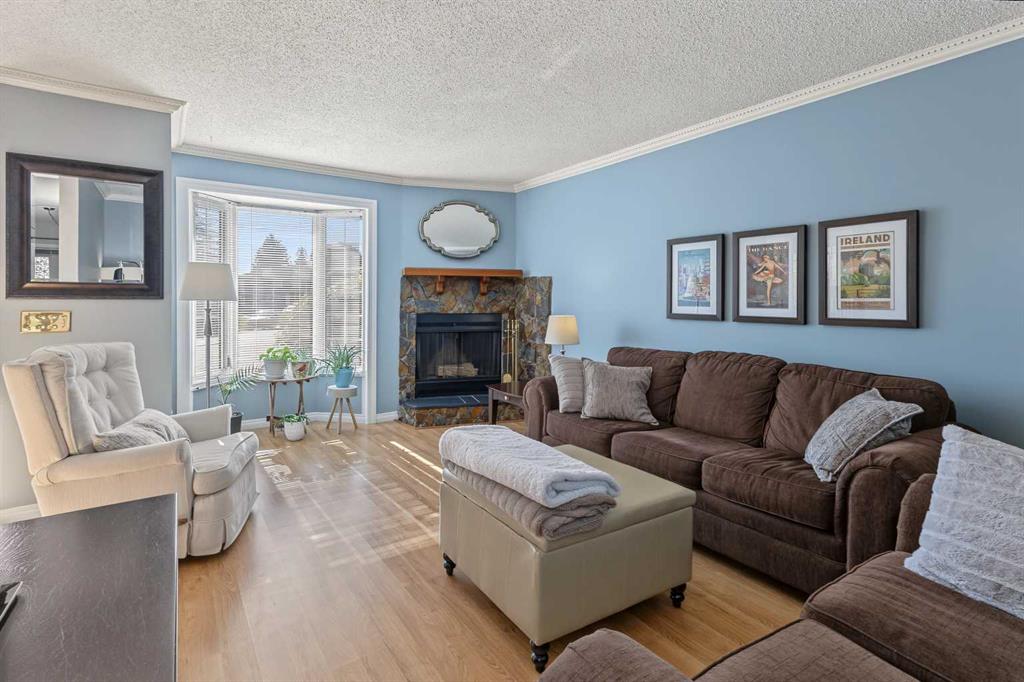 Picture for 22 Deermeade Bay SE