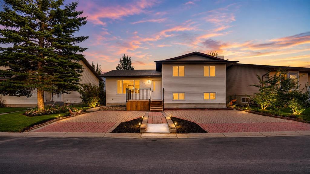 Picture for 171 Castlebrook Rise NE