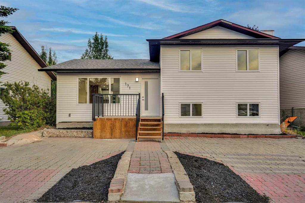 Picture for 171 Castlebrook Rise NE