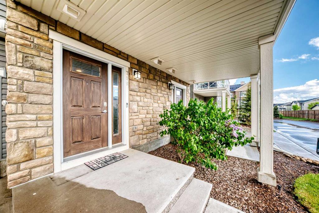 Picture for 709 Skyview Ranch Grove NE
