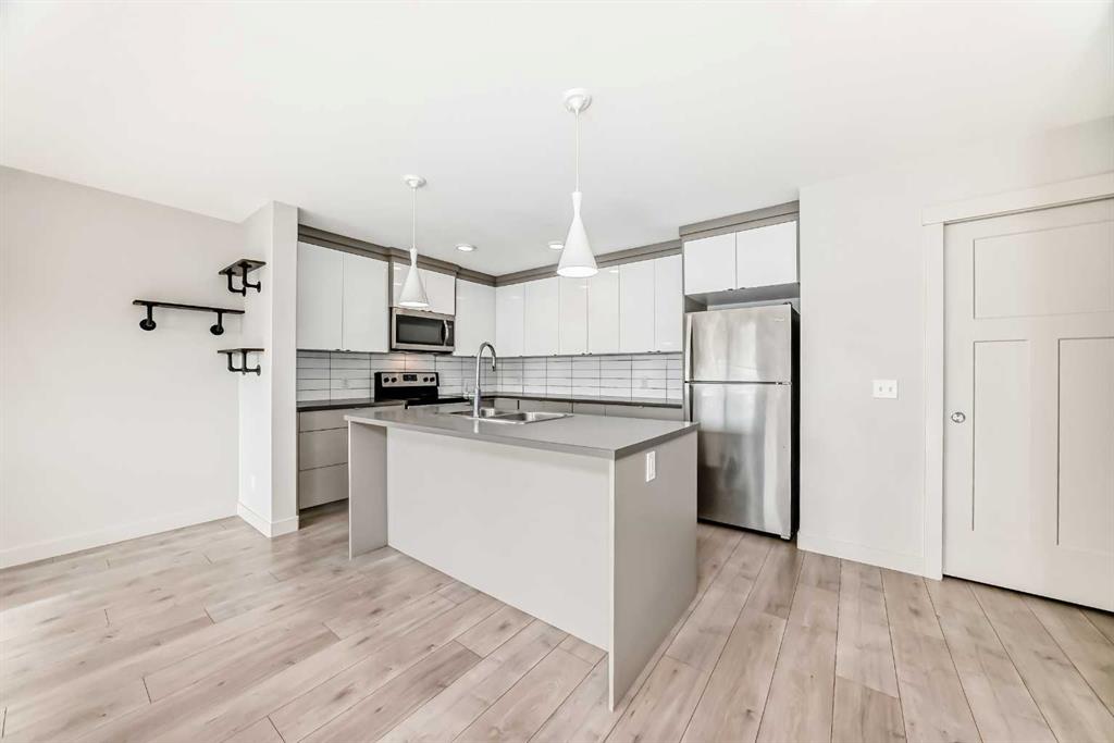 Picture for 709 Skyview Ranch Grove NE