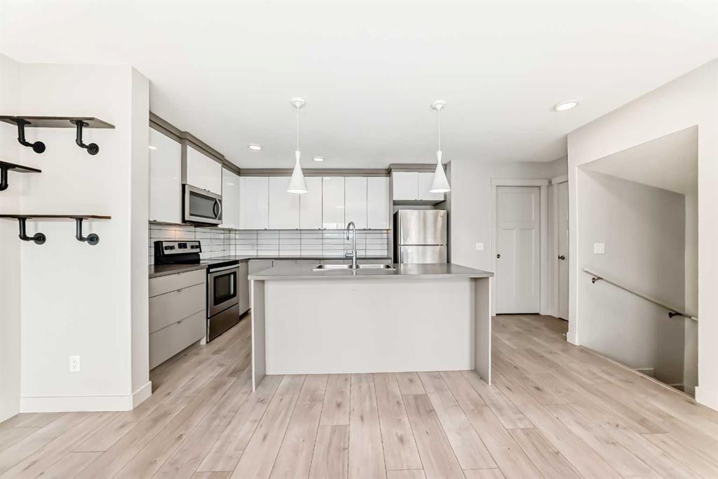Picture for 709 Skyview Ranch Grove NE