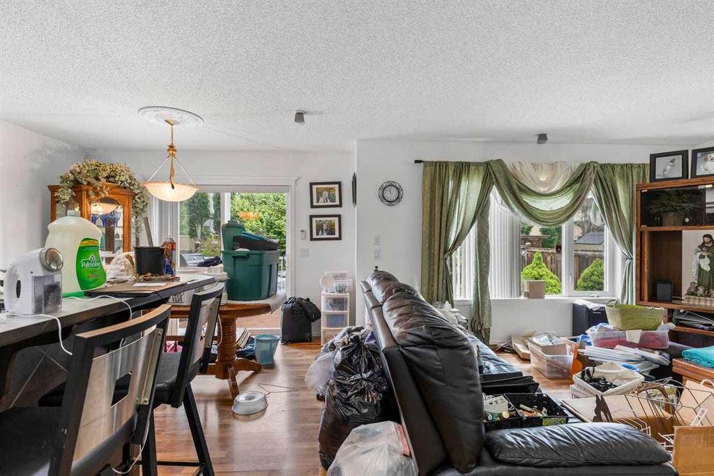 Picture for 303 Bridlemeadows Common SW