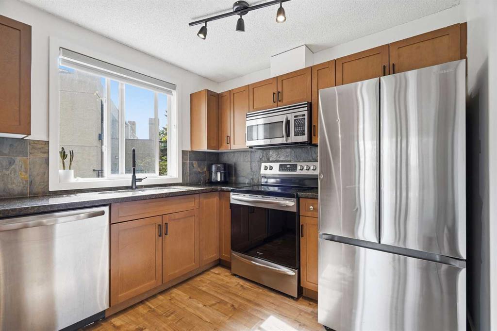 Picture for 7, 219 Village Terrace SW