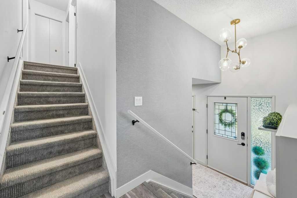Picture for 513 Oakridge Way SW