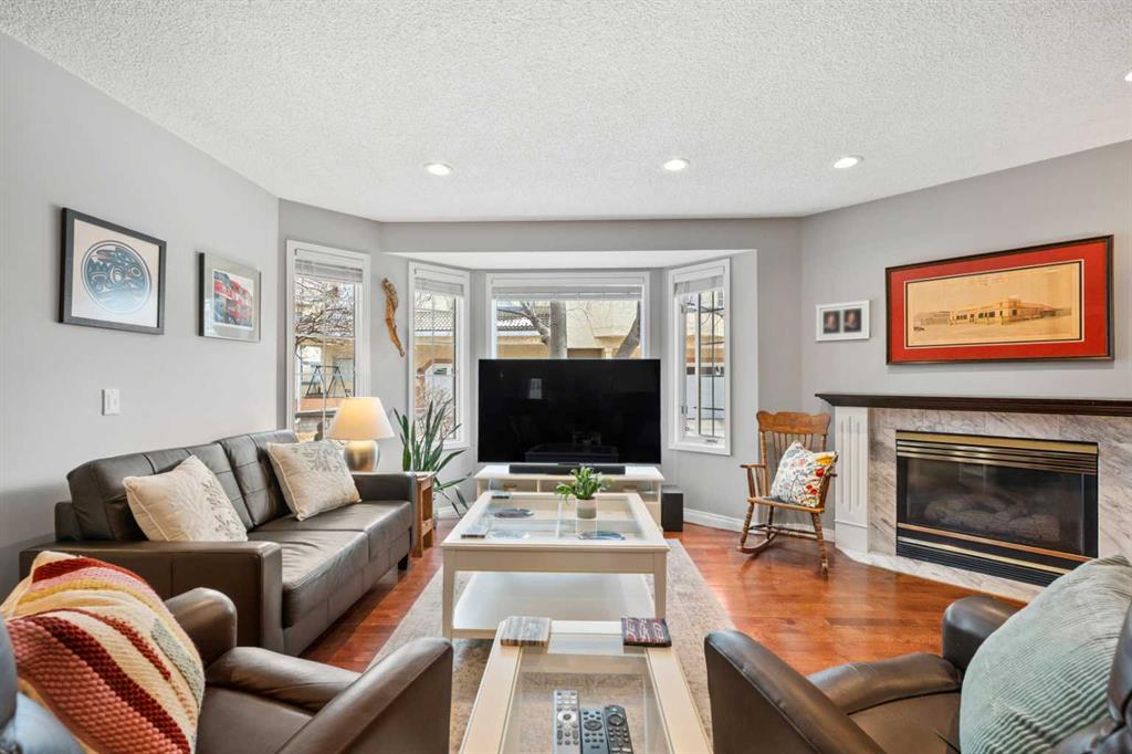 Picture for 38 Richelieu Court SW
