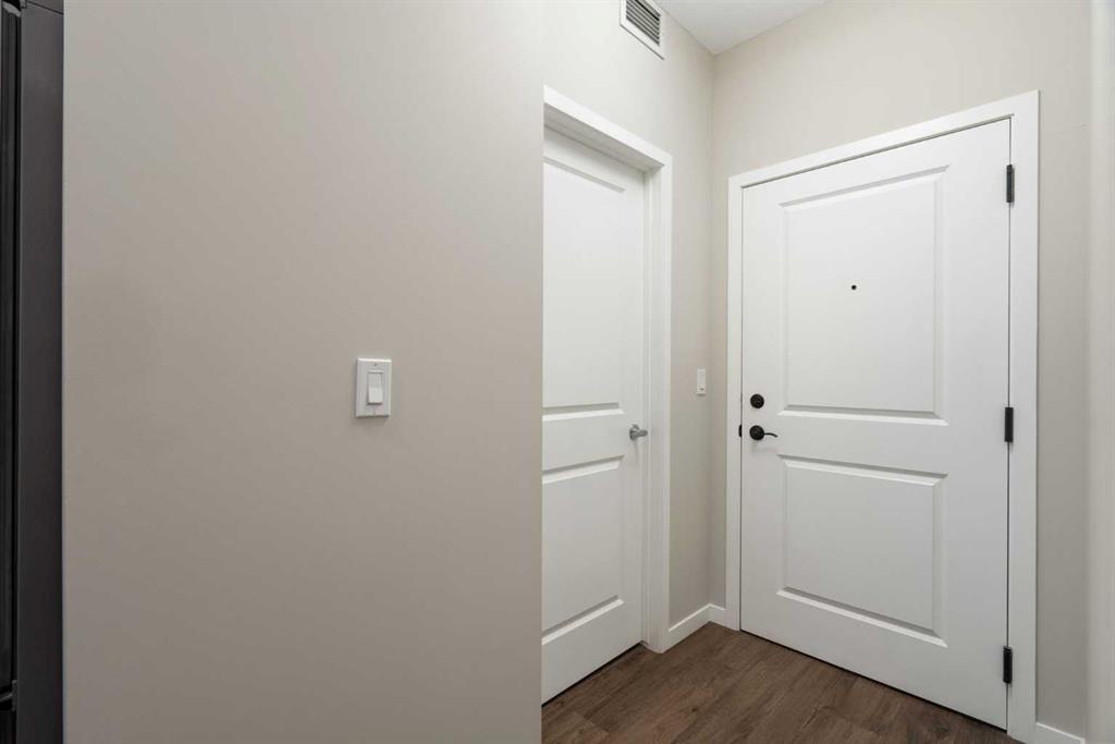 Picture for 112, 30 Mahogany Mews SE