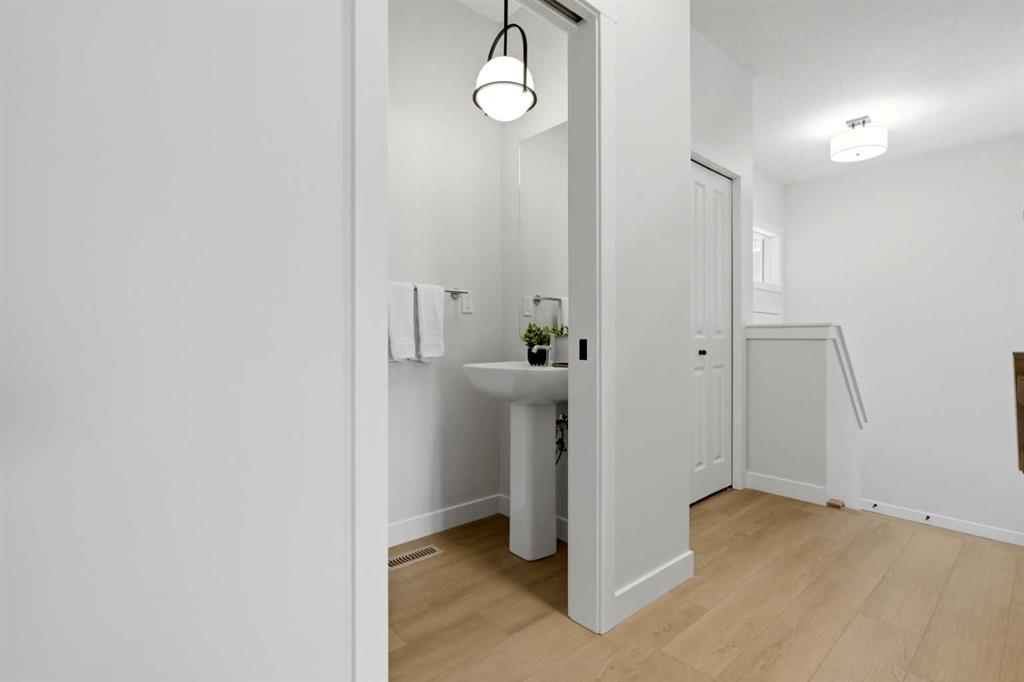 Picture for 695 Buffaloberry Manor SE