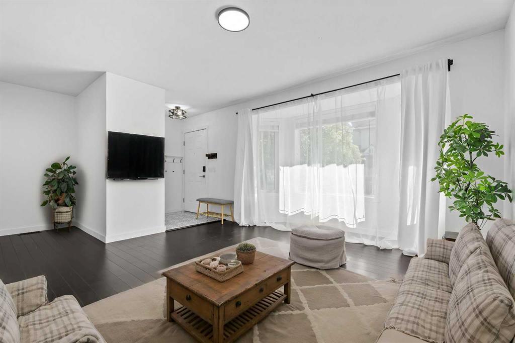 Picture for 122, 950 Arbour Lake Road NW