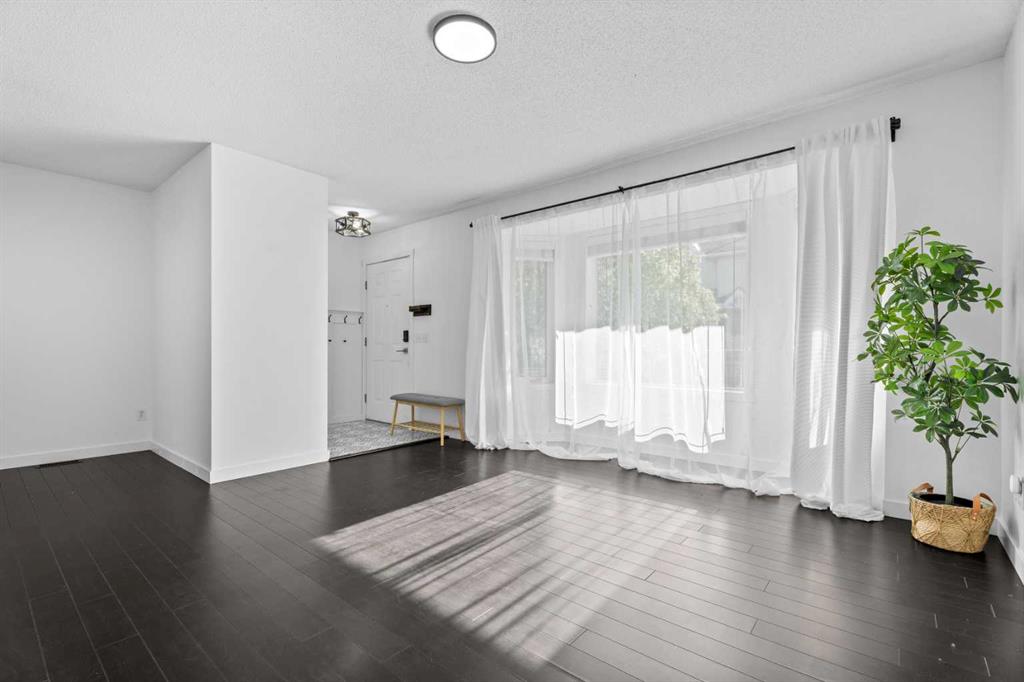 Picture for 122, 950 Arbour Lake Road NW