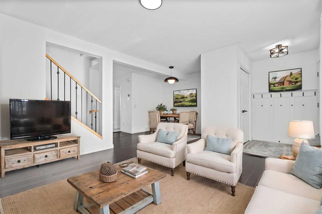 Picture for 122, 950 Arbour Lake Road NW