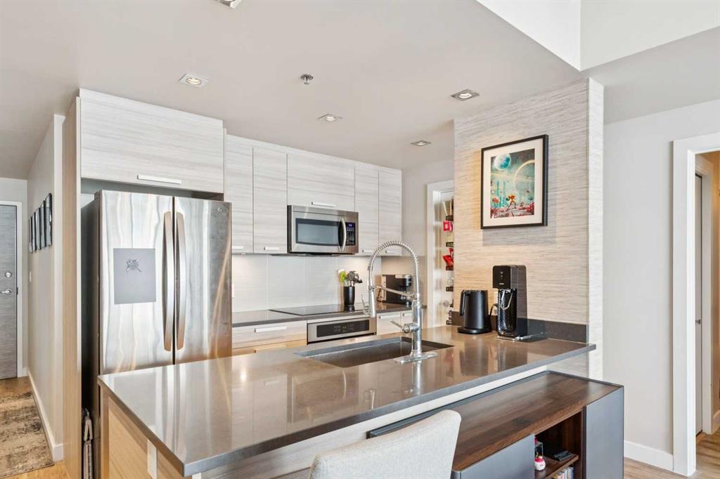 Picture for 709, 235 9A Street NW