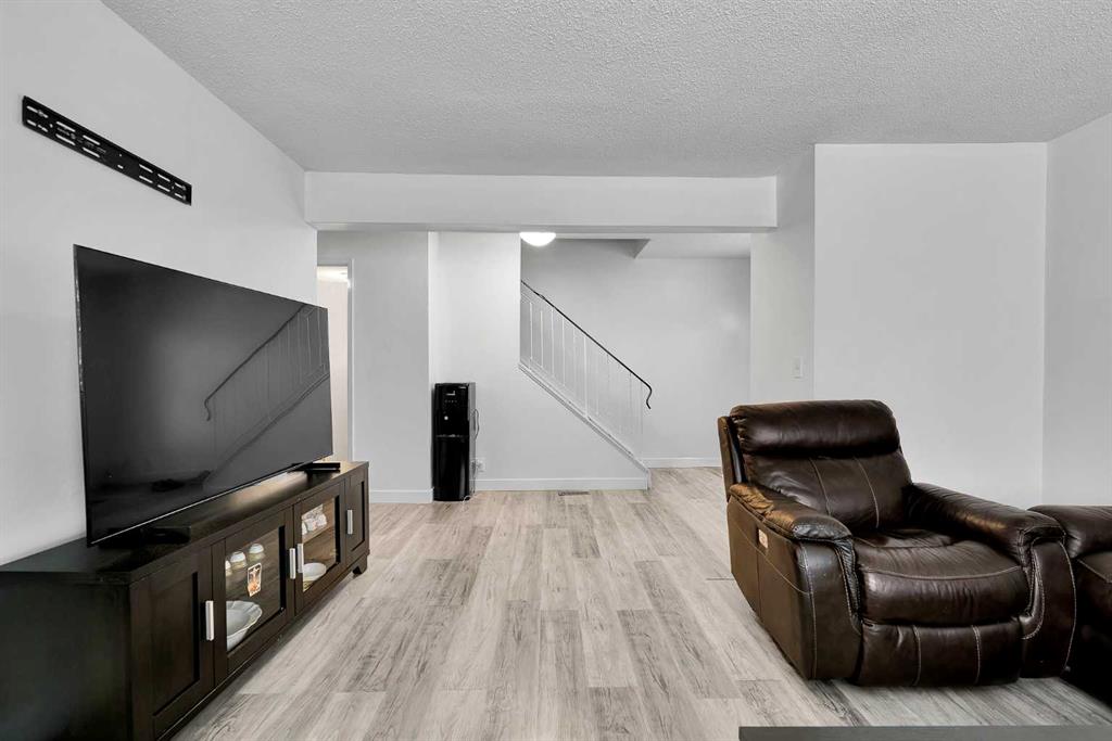 Picture for 101, 516 Blackthorn Road NE