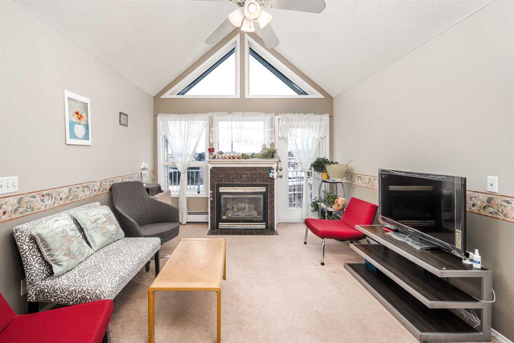 Picture for 313, 7 Harvest Gold Manor NE