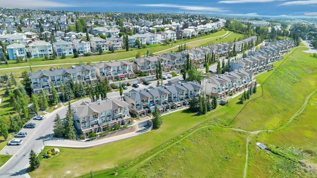 Picture for 13, 148 Rockyledge View NW