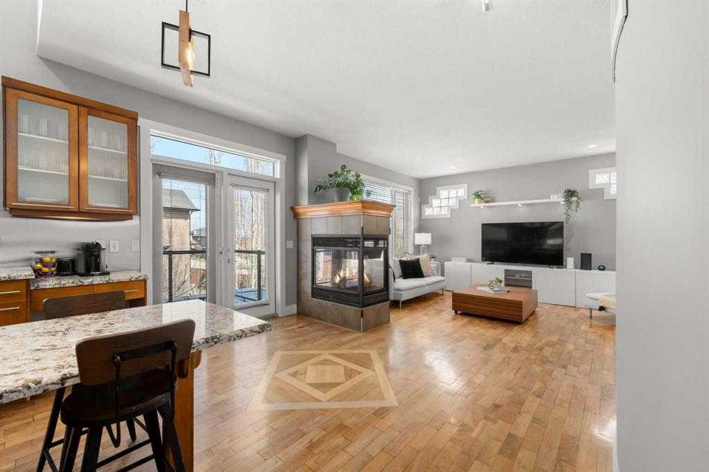 Picture for 32 Evercreek Bluffs Crescent SW