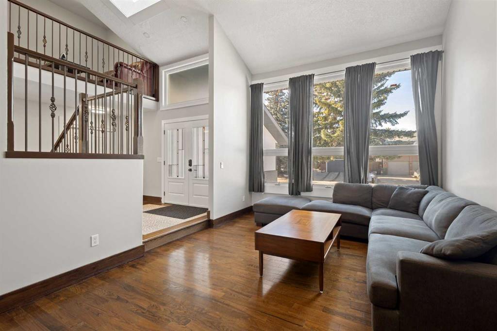 Picture for 40 Wood Crescent SW