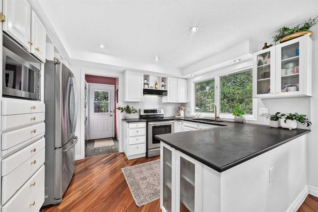 Picture for 28 Woodmont Place SW