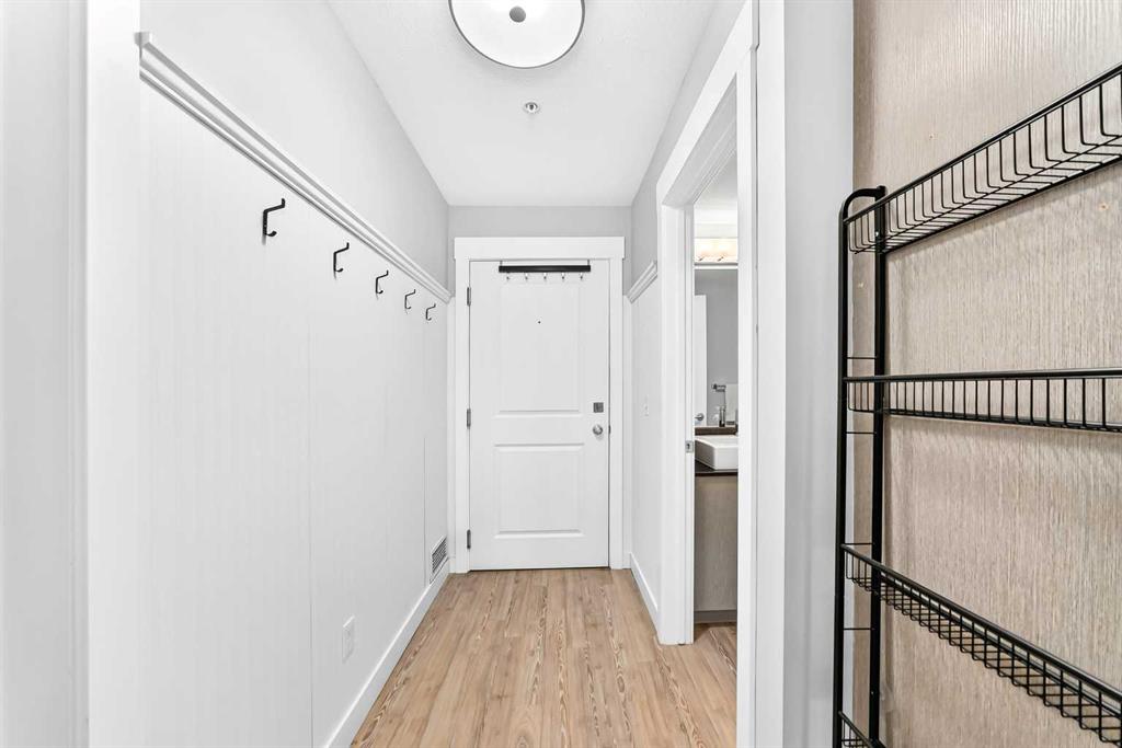 Picture for 1115, 11 Mahogany Row SE