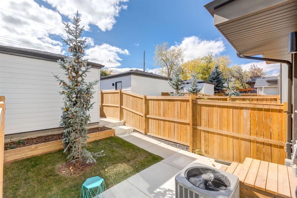 Picture for 233 25 Avenue NE