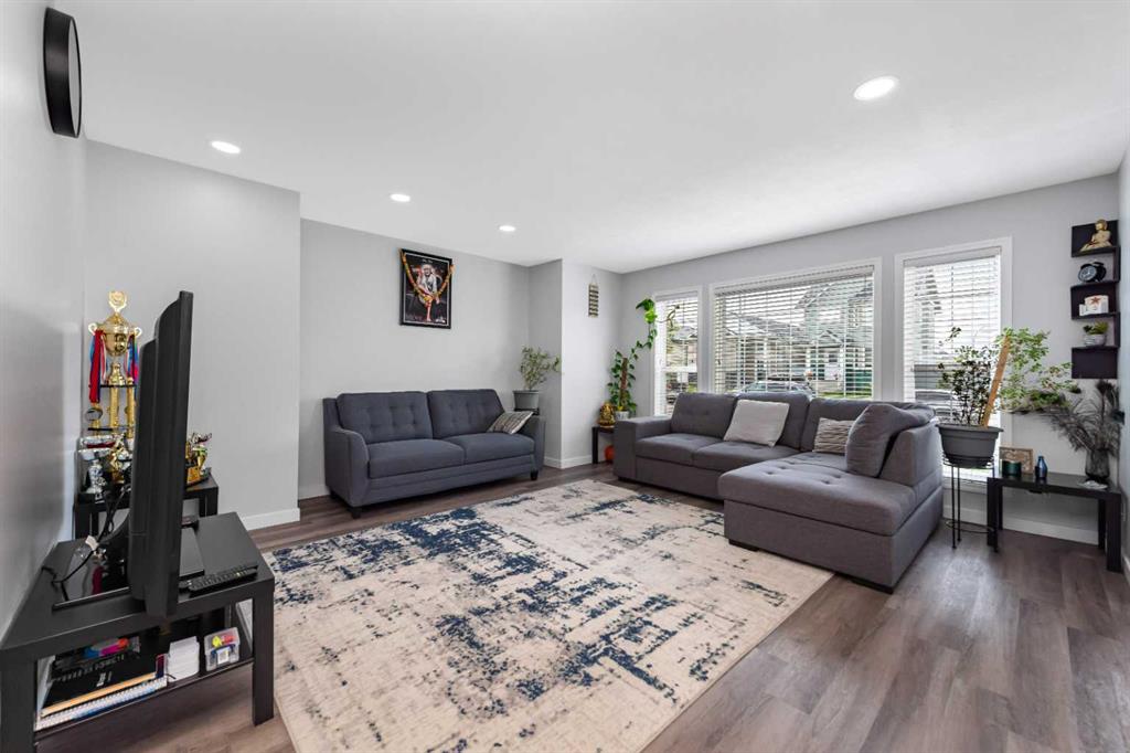 Picture for 2 Saddlefield Crescent NE