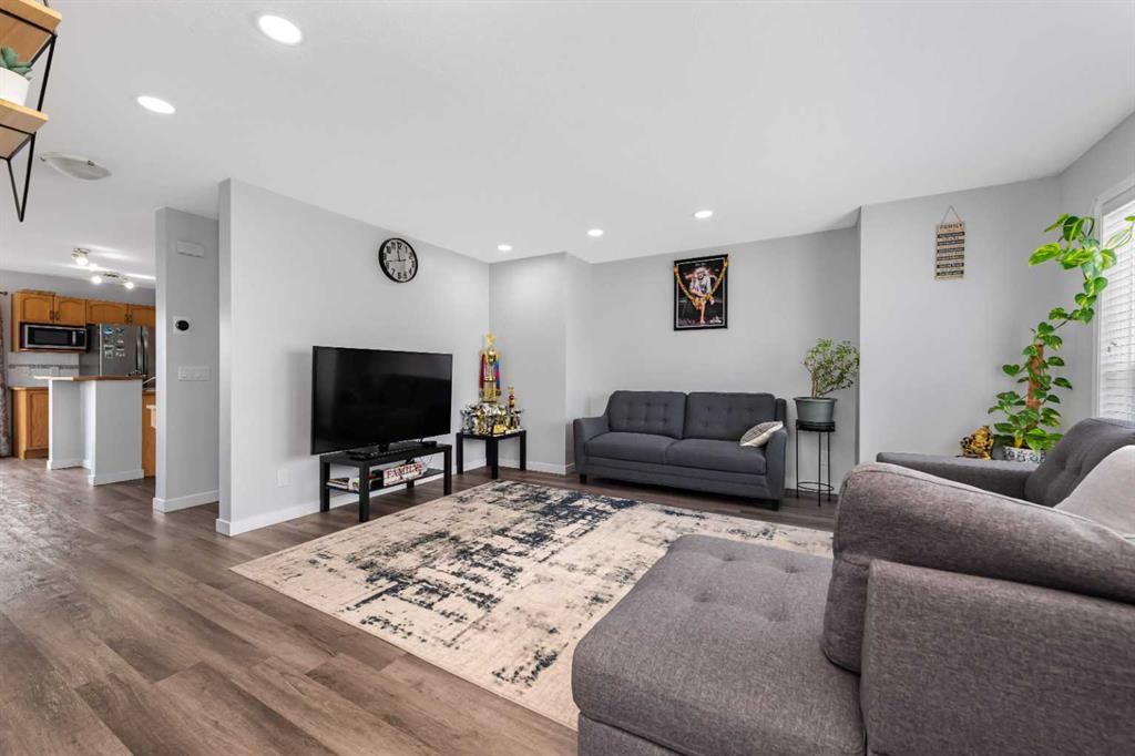 Picture for 2 Saddlefield Crescent NE