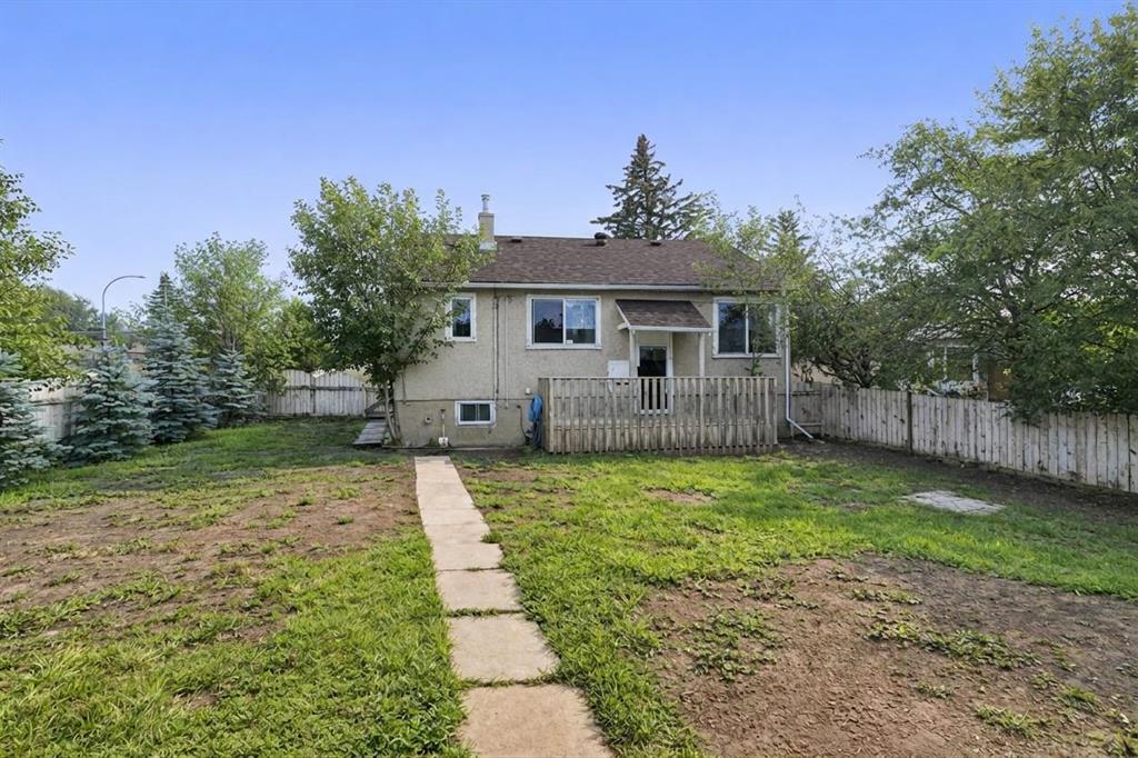 Picture for 326 27 Avenue NE