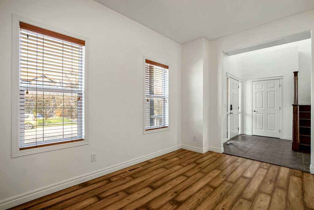Picture for 134 Prestwick Terrace SE