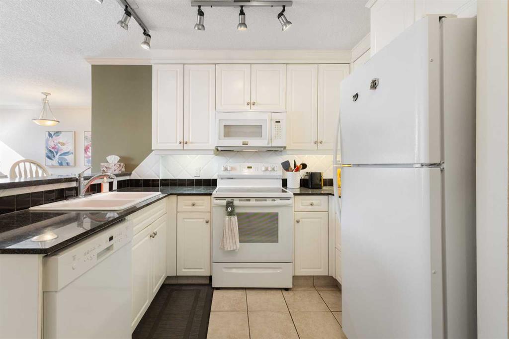 Picture for 704, 4603 Varsity Drive NW