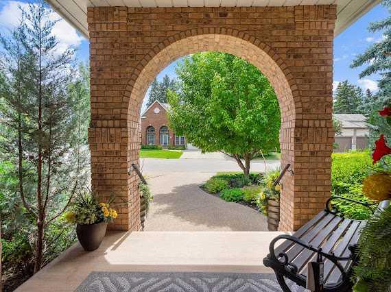 Picture for 39 Baycrest Court SW