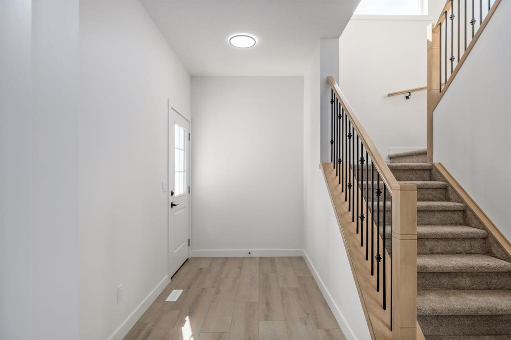Picture for 142 Lakewood Crescent 