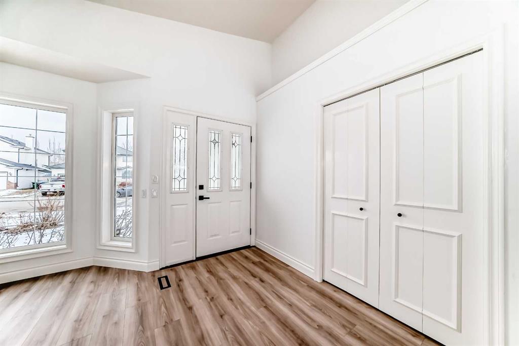 Picture for 228 Woodside Crescent NW