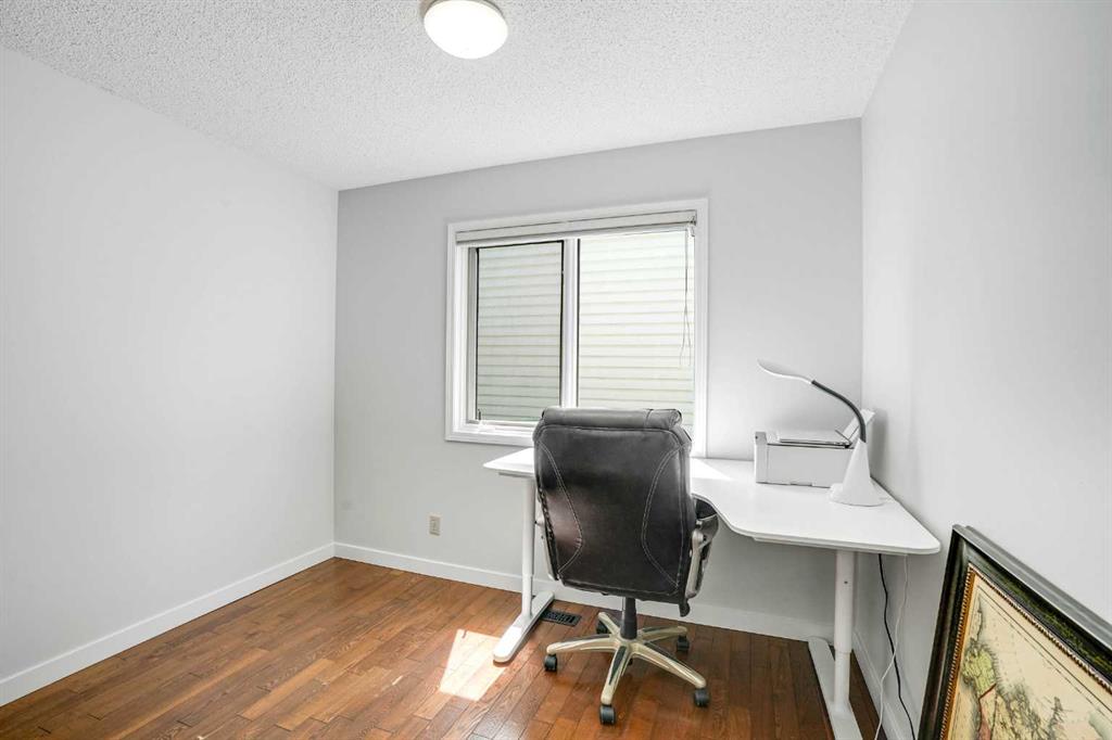 Picture for 73 Riverview Close SE