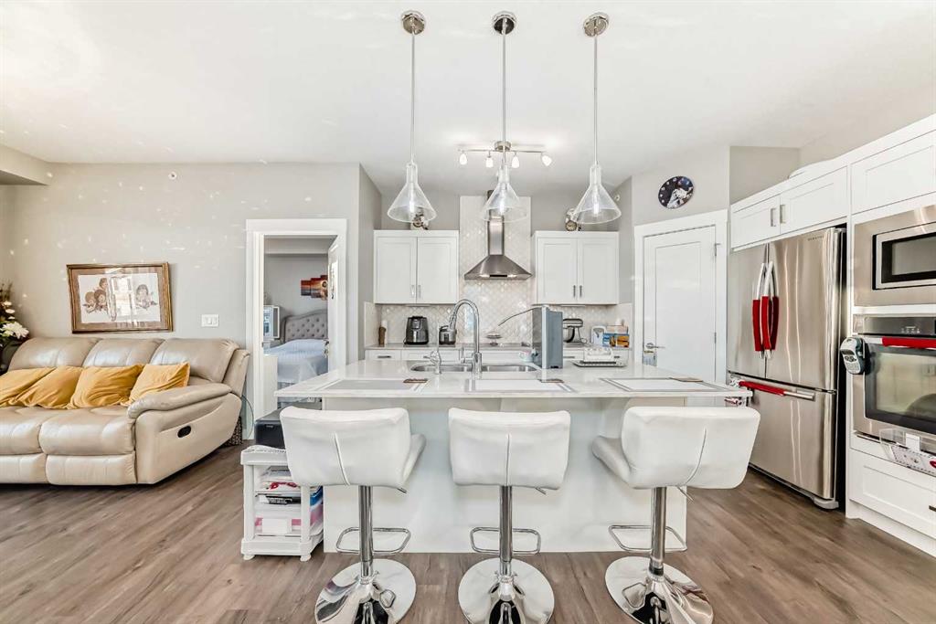 Picture for 405, 10 Walgrove Walk SE