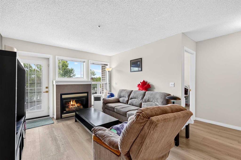 Picture for 212, 7 Harvest Gold Manor NE