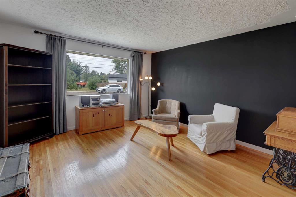 Picture for 624 38 Street SW