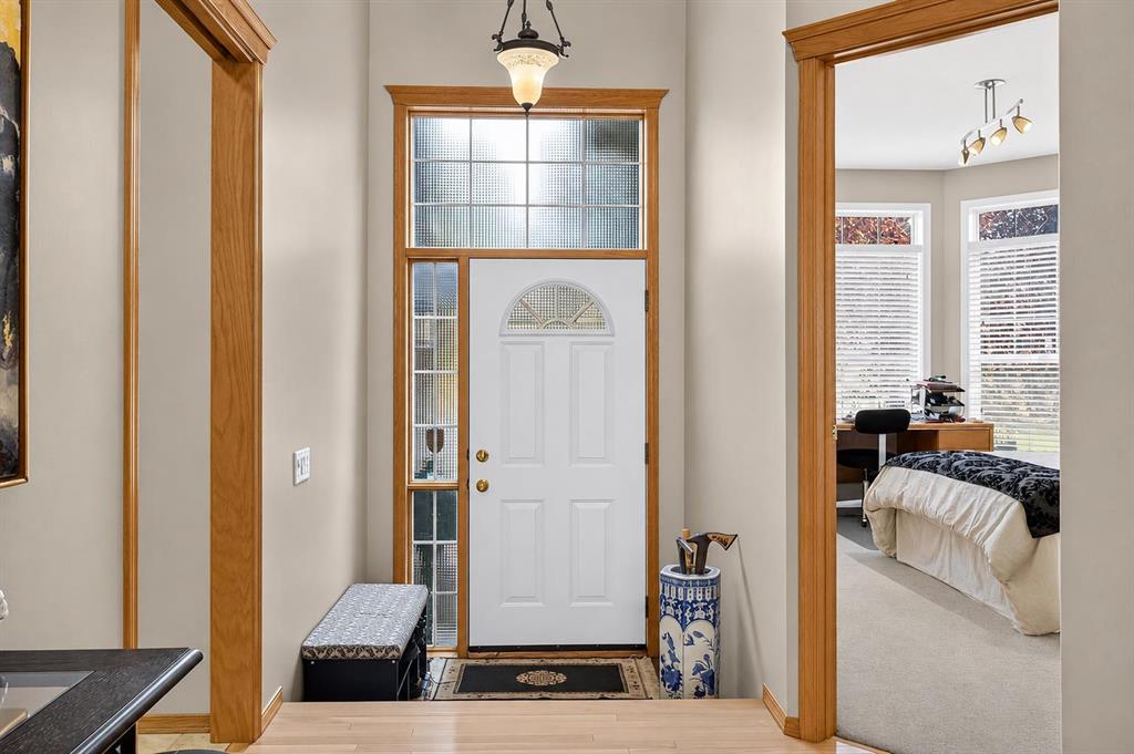 Picture for 44 Strathlea Close SW