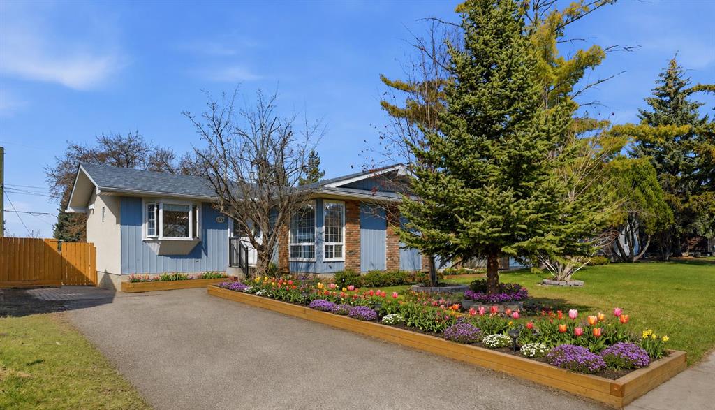 Picture for 431 Queen Charlotte Drive SE