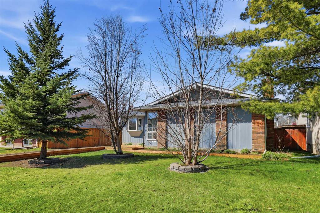 Picture for 431 Queen Charlotte Drive SE