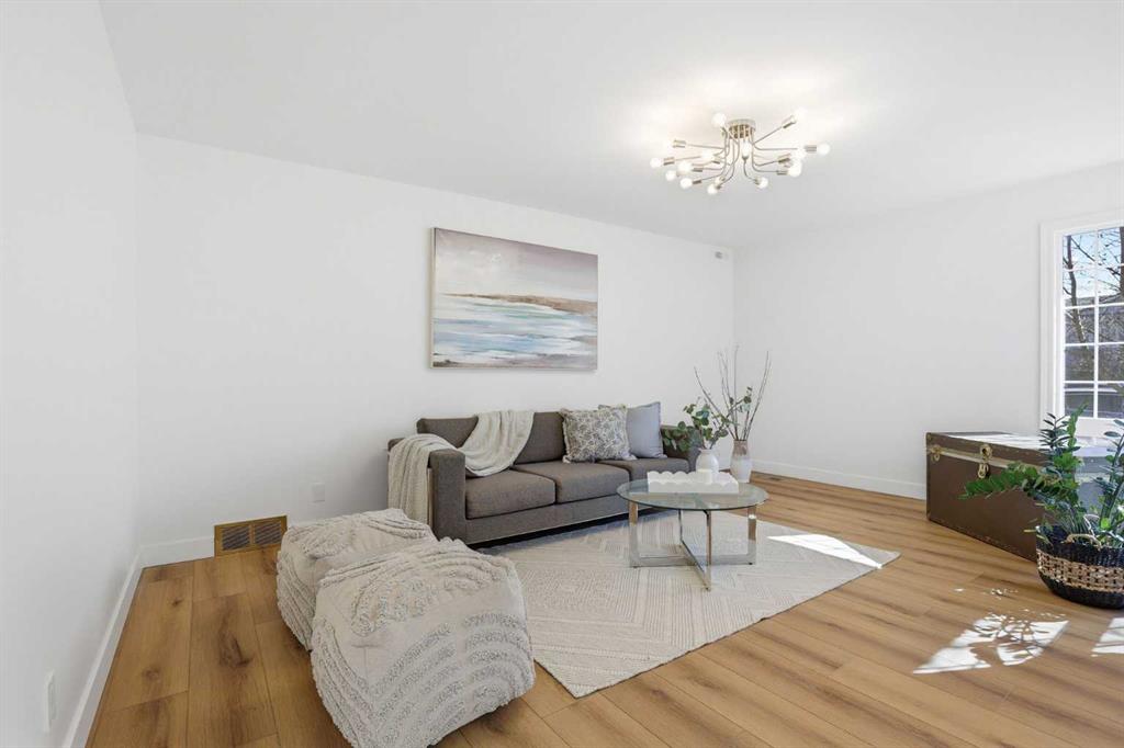 Picture for 431 Queen Charlotte Drive SE